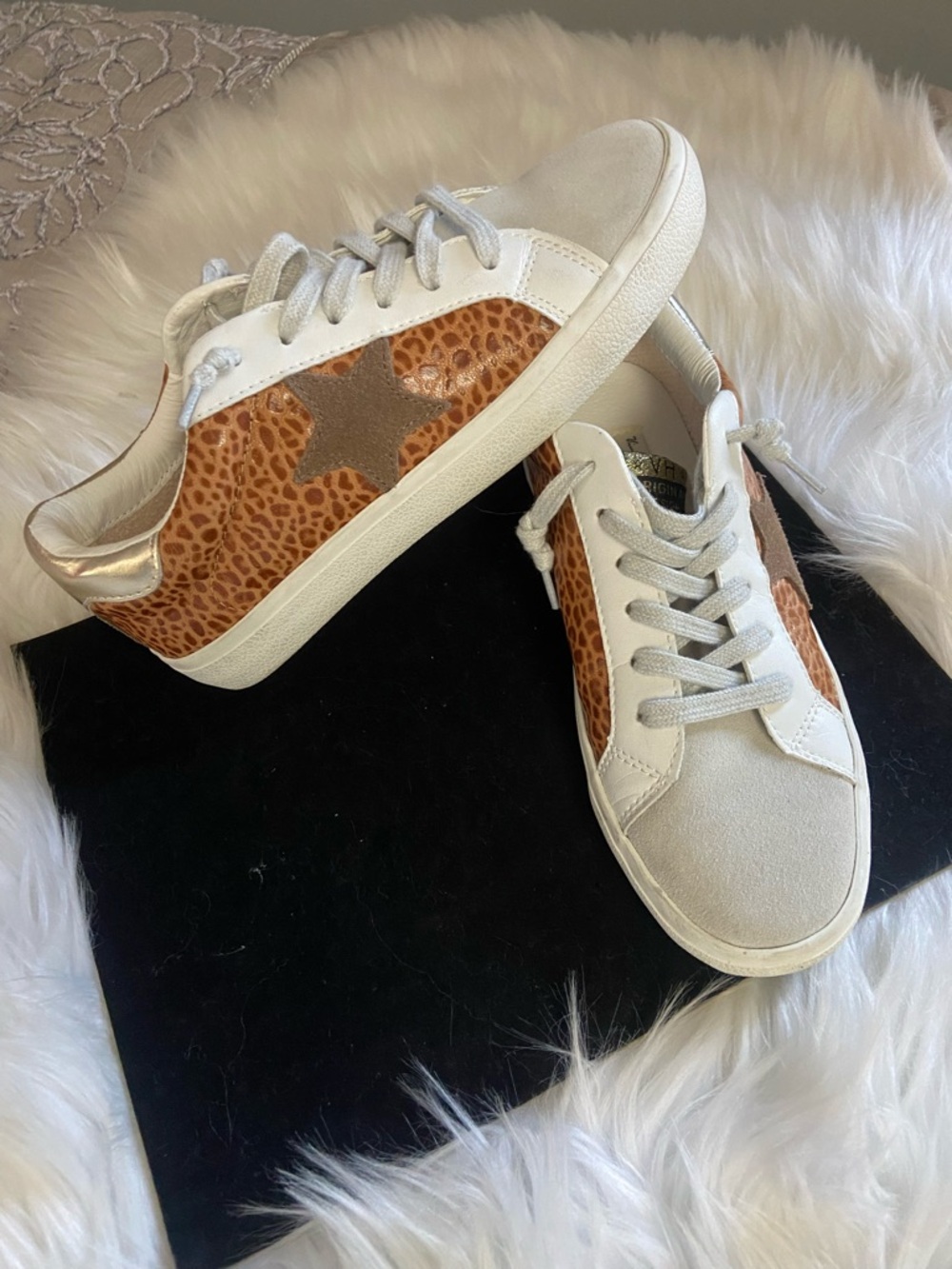Vintage Havana Sz 6.5 Women's Grey, White, & Brown Animal Print Leather Sneakers - Picture 3 of 9